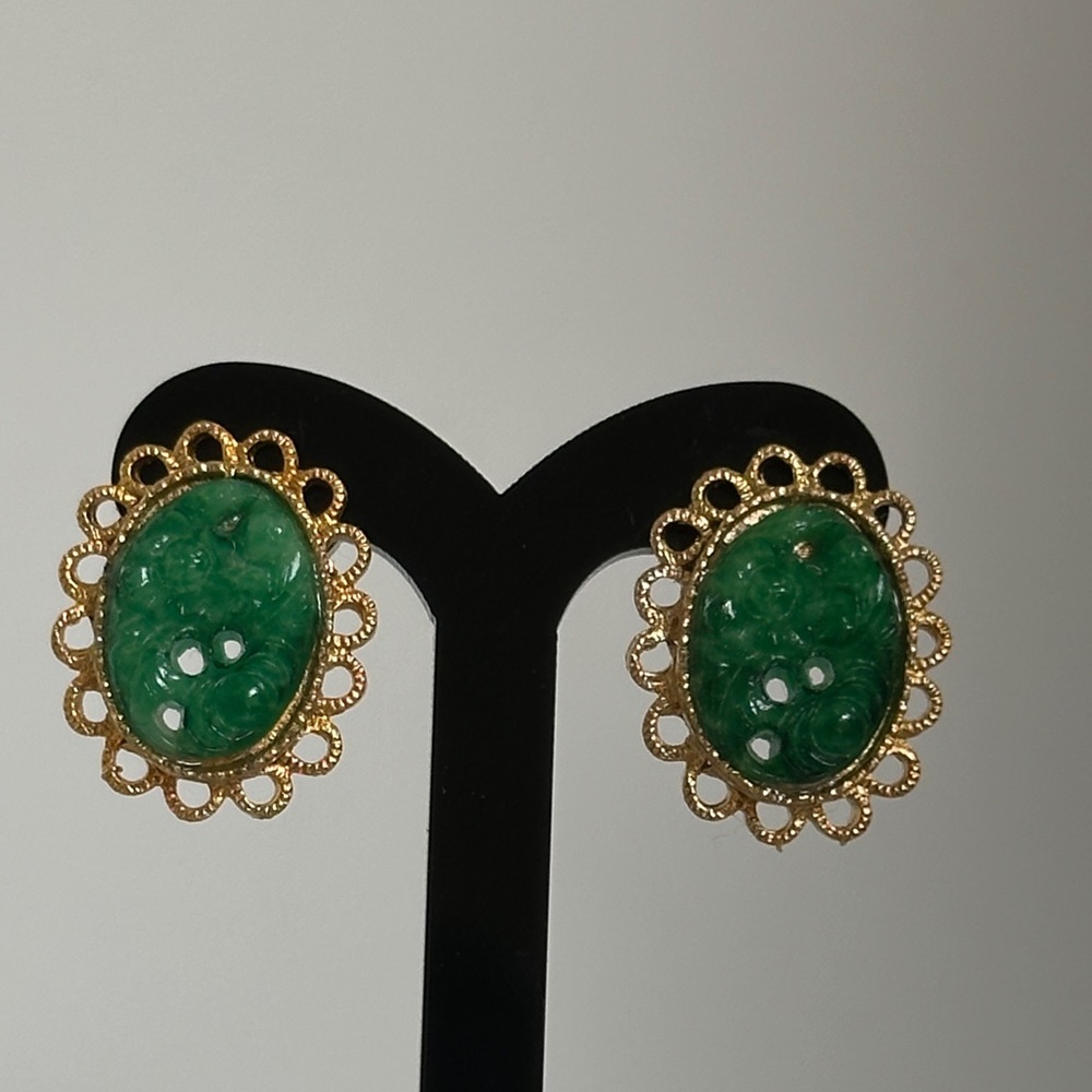 Elegant Vintage Gold and Green Earrings ✨